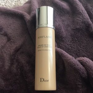 Dior Airflash Spray Foundation in 302